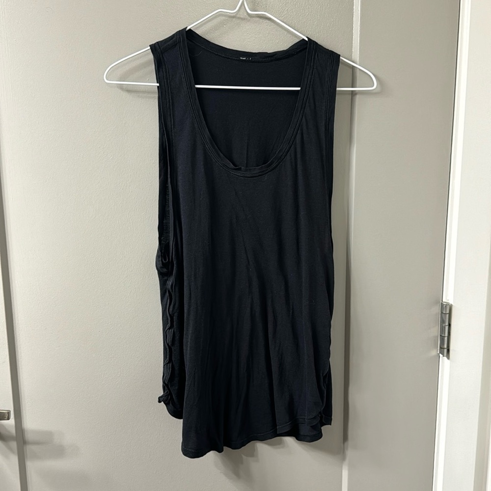 Black lululemon tank